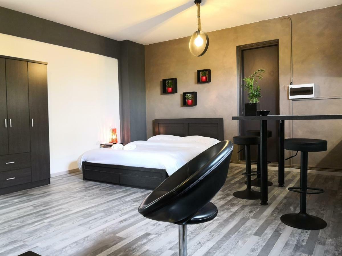 The Room Larnaca Buitenkant foto