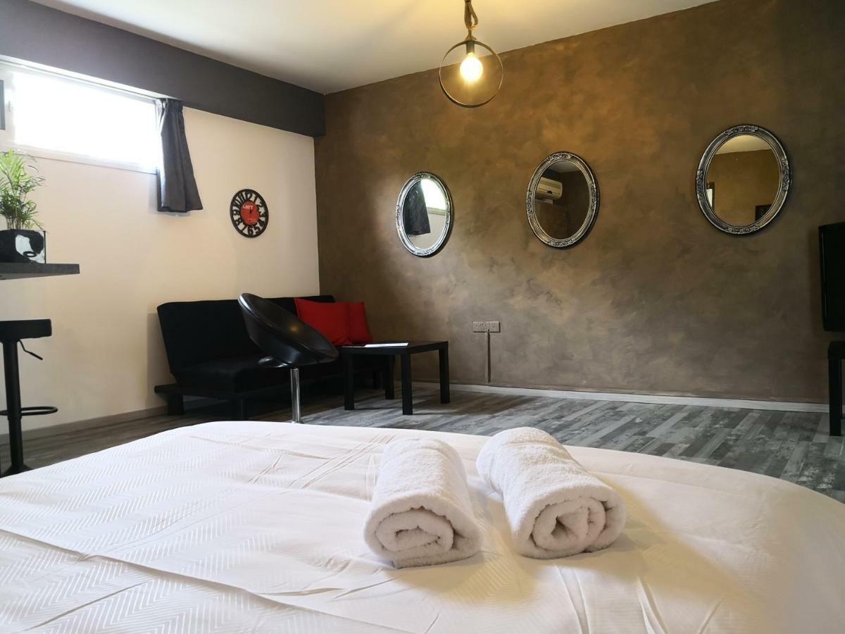 The Room Larnaca Buitenkant foto